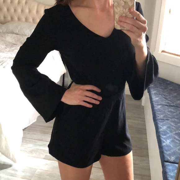 Bell sleeve romper - Picture 8 of 8